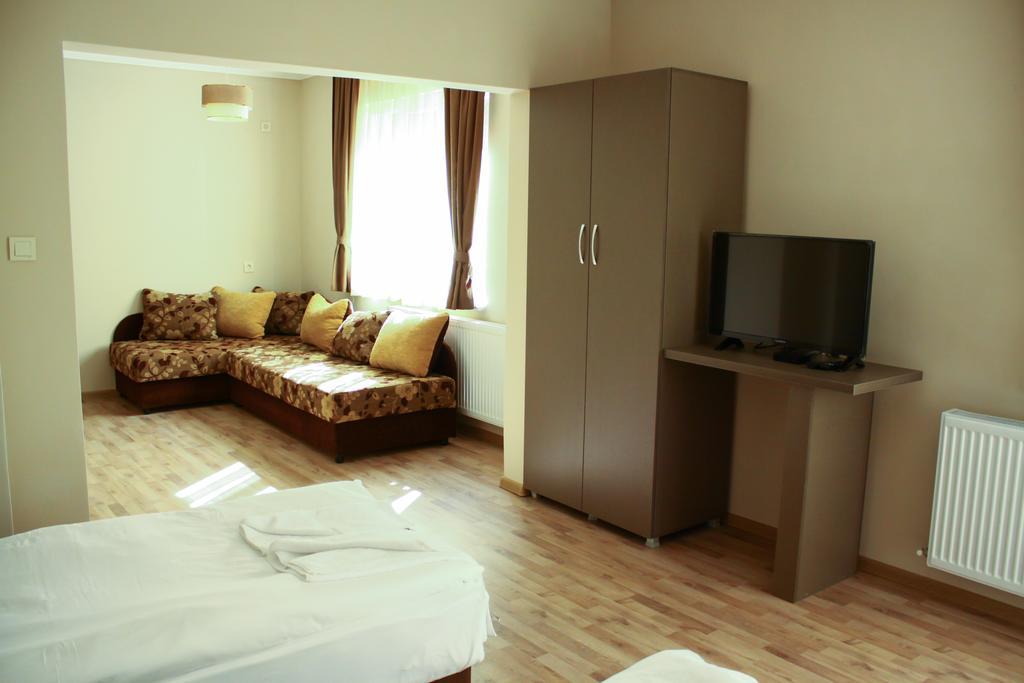 Guest House Central Кырджали Экстерьер фото